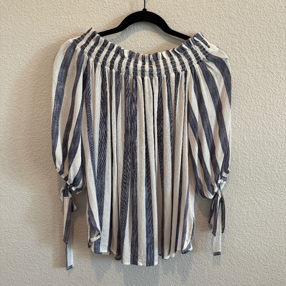 AQUA Off the Shoulder Top Small - Picture 1 of 5